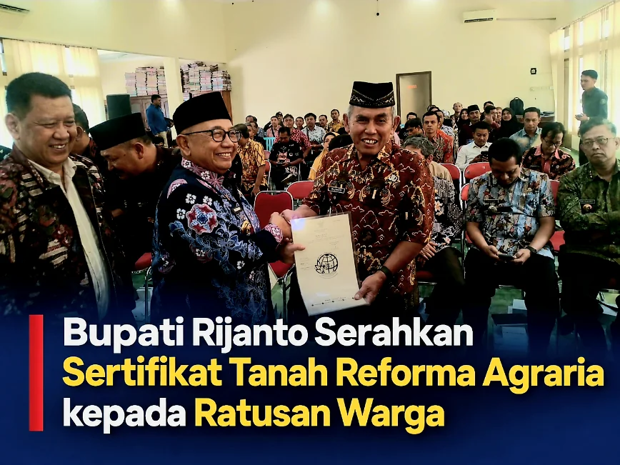 Bupati Rijanto Serahkan Sertifikat Tanah Reforma Agraria kepada Ratusan Warga