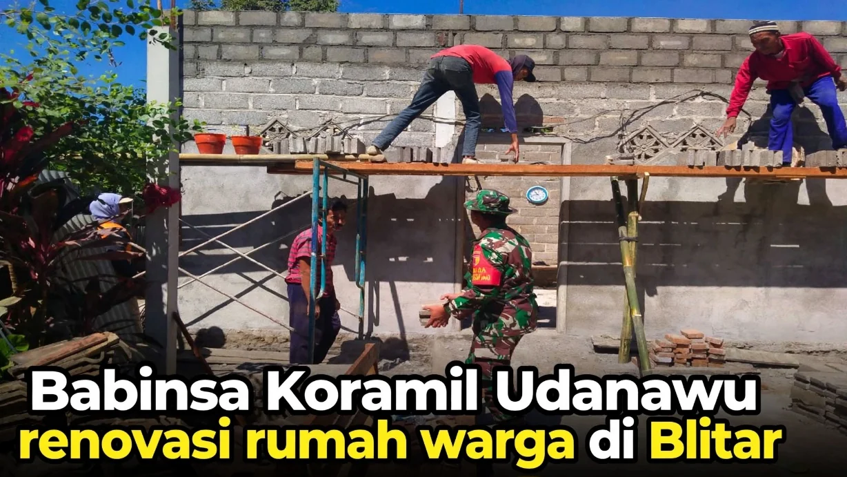 Babinsa Koramil Udanawu Renovasi Rumah Tidak Layak Huni Milik Warga