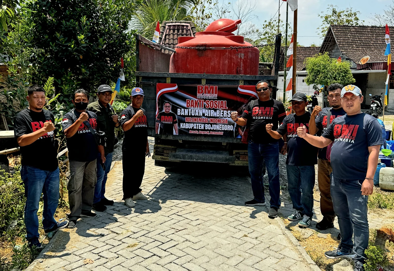 BoloneMase Salurkan 20.000 Liter Air Bersih untuk Warga Bojonegoro