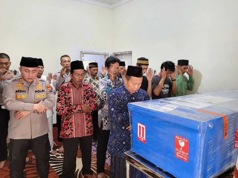 Reyner Fausta Yosilianto, Korban Kapal Virgo Transport, Dimakamkan di Blitar