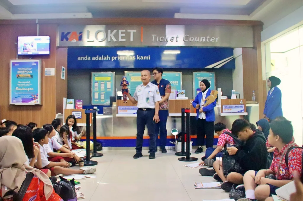 KAI Daop 7 Madiun Gelar Eduspoor, Kenalkan Kereta Api & Sejarah Madiun ke Pelajar